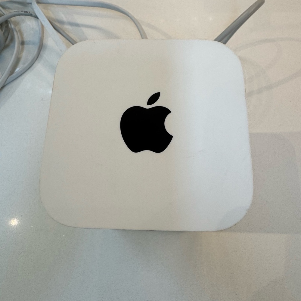 Apple AirPort Extreme with cables